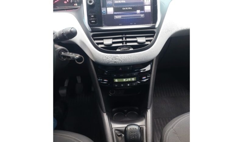 
								Peugeot 208 completo									