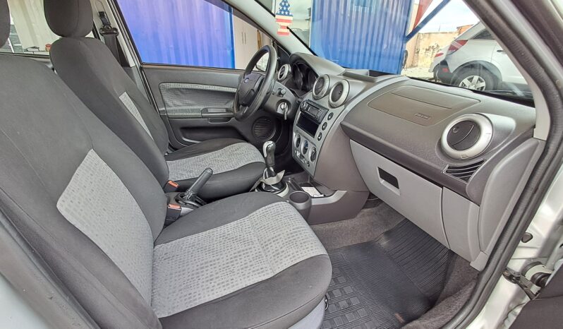 
								Ford Fiesta completo									