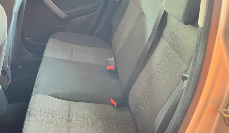 
								Peugeot 208 completo									