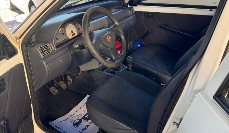 
								Fiat Uno completo									