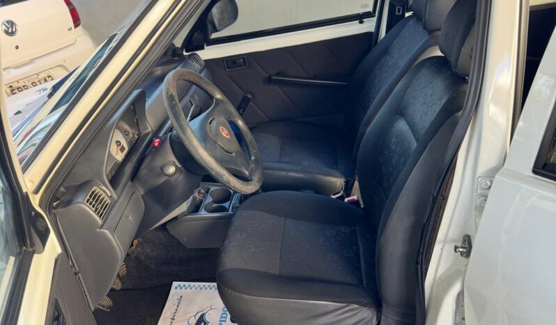 
								Fiat Uno completo									