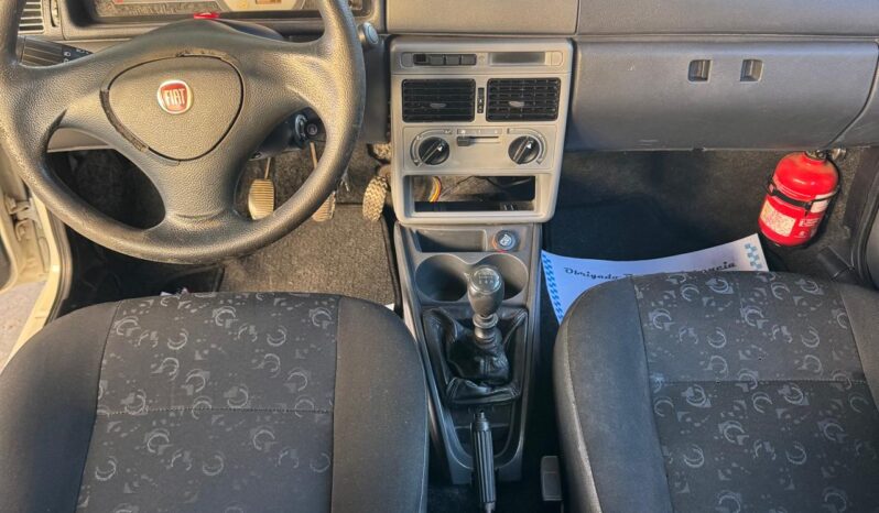 
								Fiat Uno completo									
