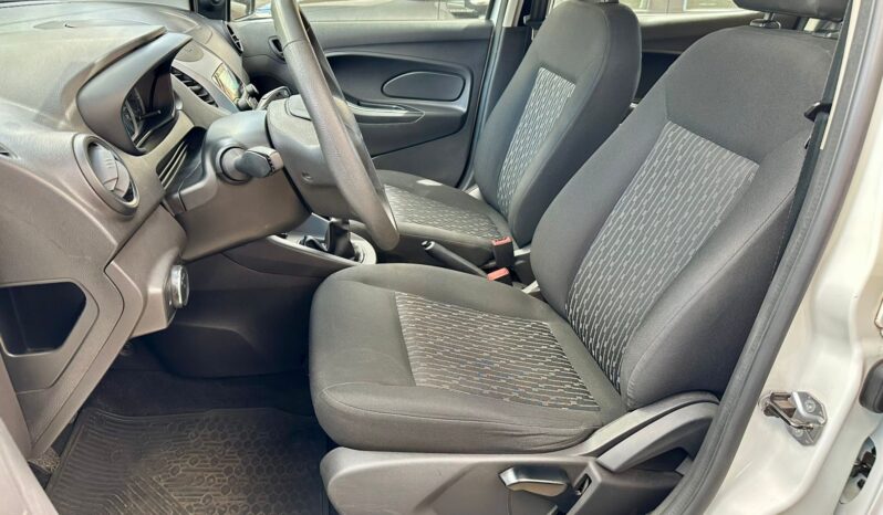 
								Ford KA completo									