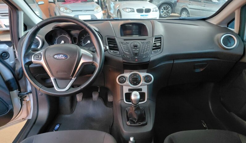 
								Ford Fiesta completo									