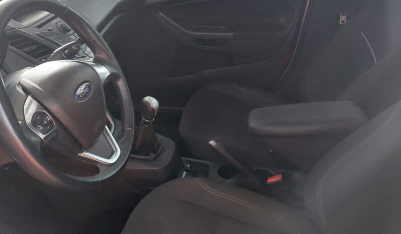 
								Ford Fiesta completo									