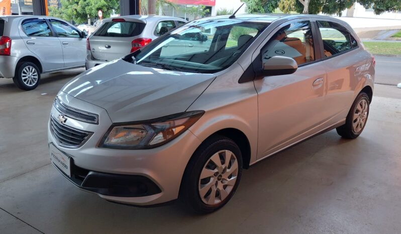 
								Chevrolet Onix LT completo									