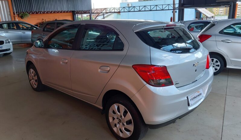 
								Chevrolet Onix LT completo									