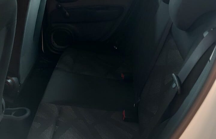 
								Fiat Mobi like completo									